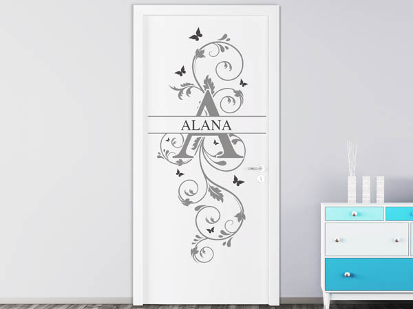 Wandtattoo Namensschild Alana auf einer Tür