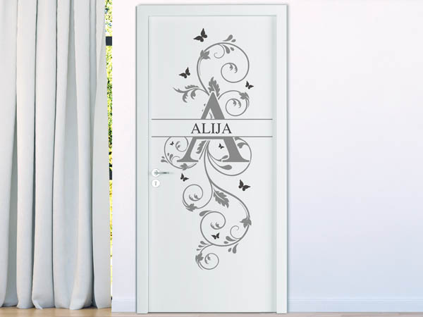 Wandtattoo Namensschild Alija auf einer Tür