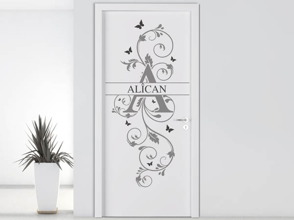 Wandtattoo Namensschild Alîcan auf einer Tür