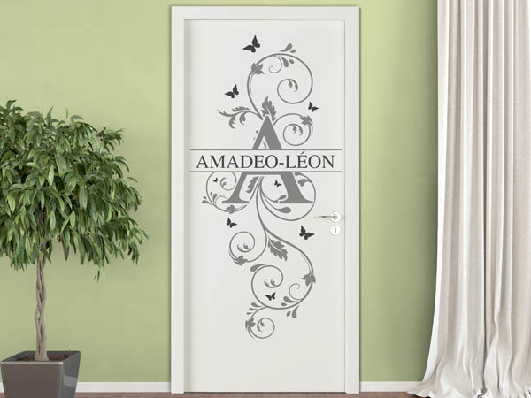 Wandtattoo Namensschild Amadeo-Léon auf einer Tür
