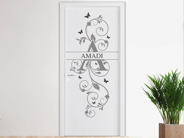 Wandtattoo Namensschild Amadi auf einer Tür