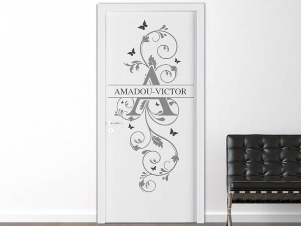 Wandtattoo Namensschild Amadou-Victor auf einer Tür