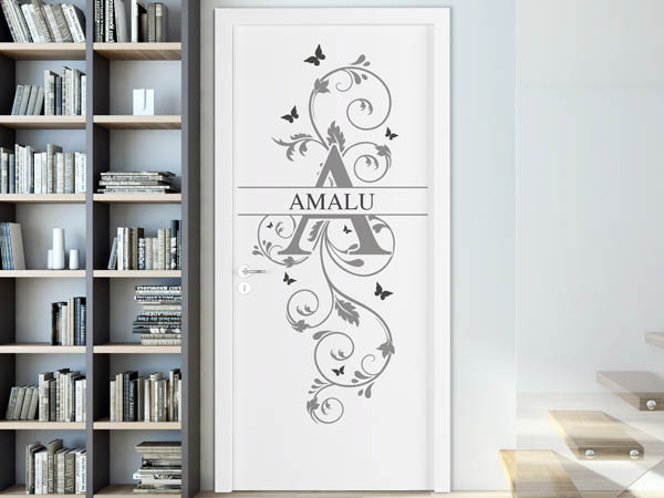 Wandtattoo Namensschild Amalu auf einer Tür