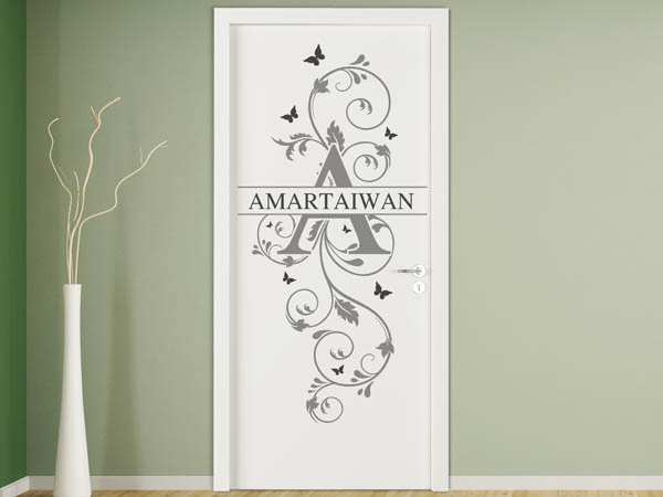 Wandtattoo Namensschild Amartaiwan auf einer Tür