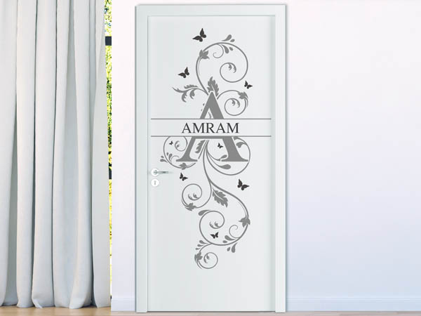 Wandtattoo Namensschild Amram auf einer Tür