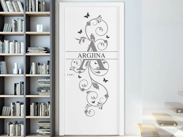 Wandtattoo Namensschild Argjina auf einer Tür