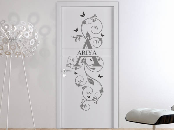 Wandtattoo Namensschild Ariya auf einer Tür