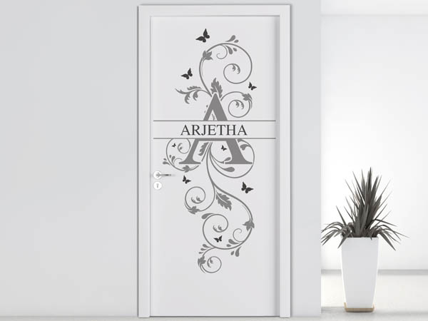 Wandtattoo Namensschild Arjetha auf einer Tür