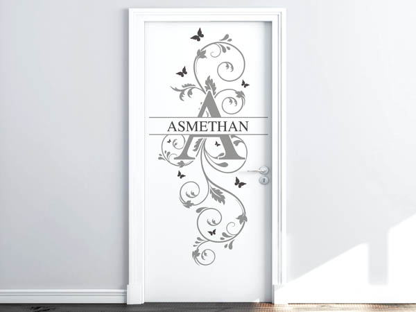 Wandtattoo Namensschild Asmethan auf einer Tür