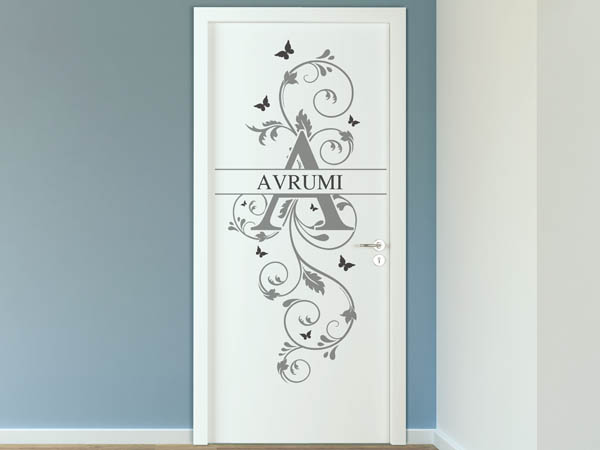 Wandtattoo Namensschild Avrumi auf einer Tür