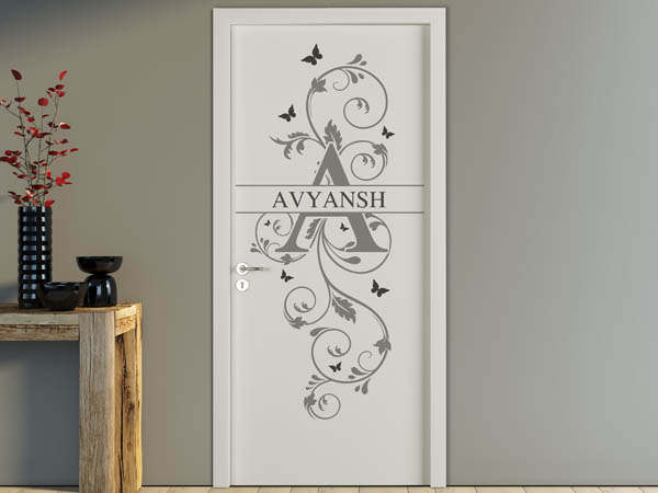 Wandtattoo Namensschild Avyansh auf einer Tür
