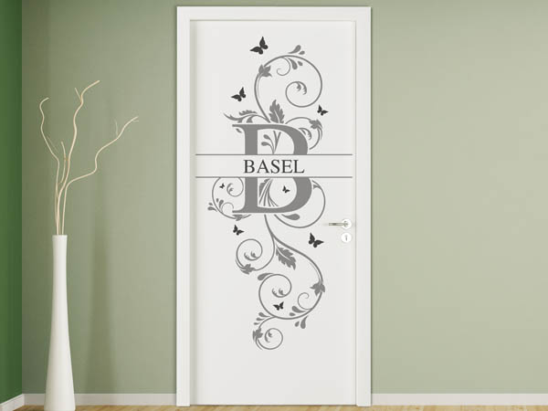 Wandtattoo Namensschild Basel auf einer Tür