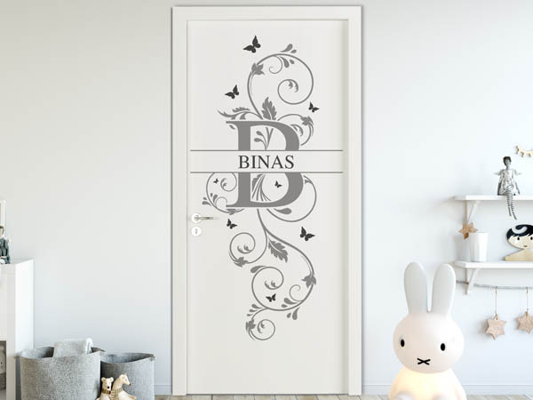 Wandtattoo Namensschild Binas auf einer Tür