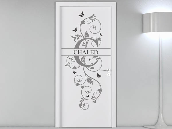 Wandtattoo Namensschild Chaled auf einer Tür