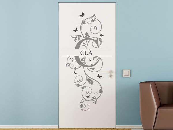Wandtattoo Namensschild Clà auf einer Tür