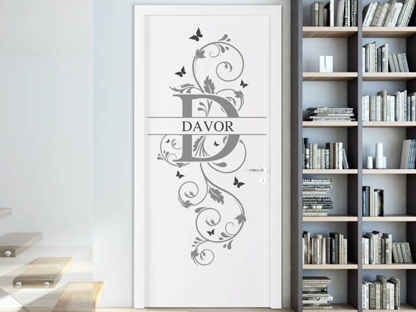 Wandtattoo Namensschild Davor auf einer Tür