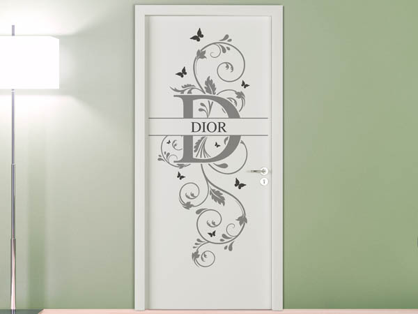 Wandtattoo Namensschild Dior auf einer Tür