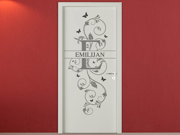Wandtattoo Namensschild Emilijan auf einer Tür