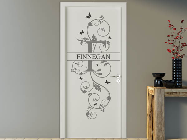 Wandtattoo Namensschild Finnegan auf einer Tür
