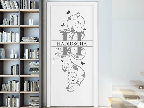 Wandtattoo Namensschild Hadidscha auf einer Tür