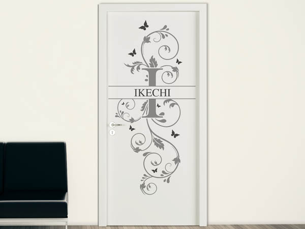 Wandtattoo Namensschild Ikechi auf einer Tür