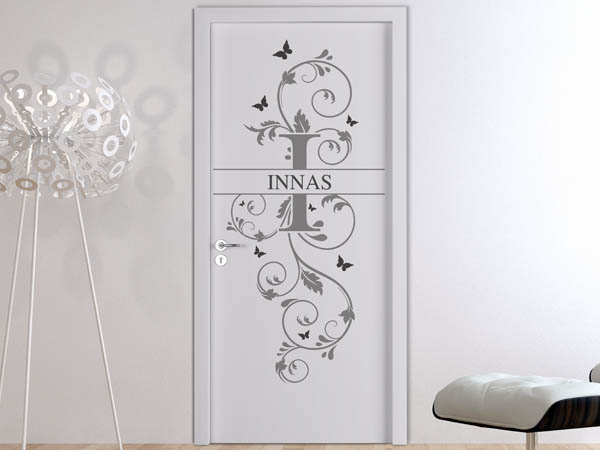 Wandtattoo Namensschild Innas auf einer Tür