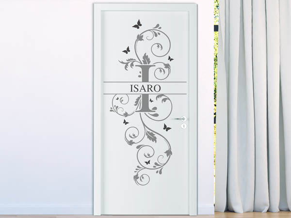 Wandtattoo Namensschild Isaro auf einer Tür
