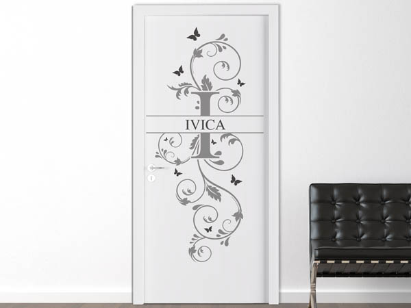 Wandtattoo Namensschild Ivica auf einer Tür