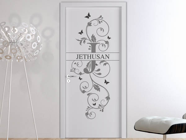 Wandtattoo Namensschild Jethusan auf einer Tür