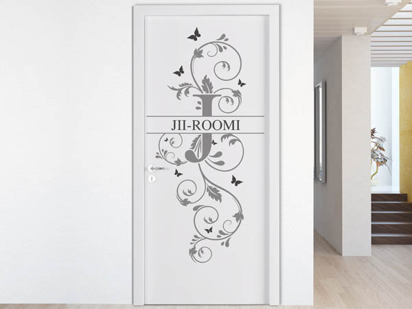 Wandtattoo Namensschild Jii-Roomi auf einer Tür