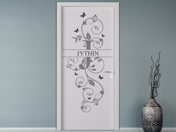 Wandtattoo Namensschild Jythin auf einer Tür