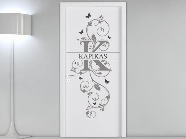 Wandtattoo Namensschild Kapikas auf einer Tür