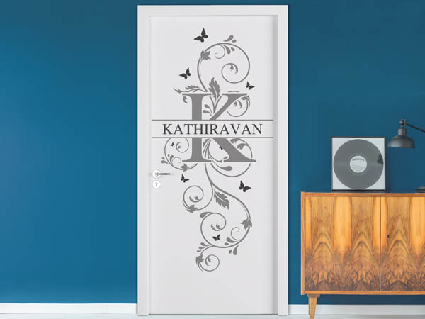 Wandtattoo Namensschild Kathiravan auf einer Tür