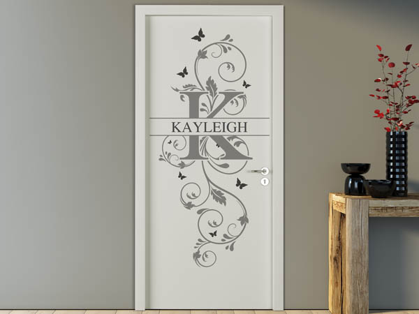 Wandtattoo Namensschild Kayleigh auf einer Tür