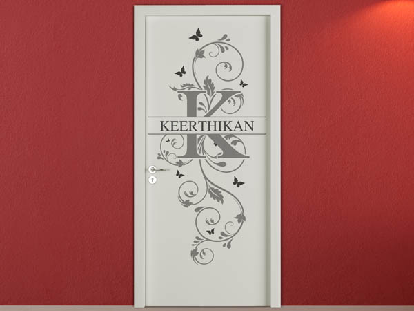 Wandtattoo Namensschild Keerthikan auf einer Tür