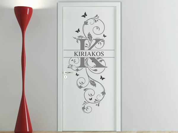 Wandtattoo Namensschild Kiriakos auf einer Tür