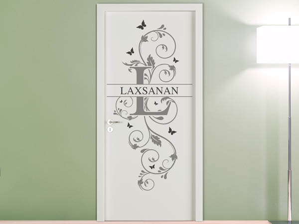 Wandtattoo Namensschild Laxsanan auf einer Tür