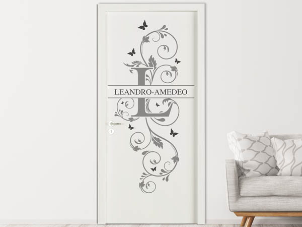 Wandtattoo Namensschild Leandro-Amedeo auf einer Tür