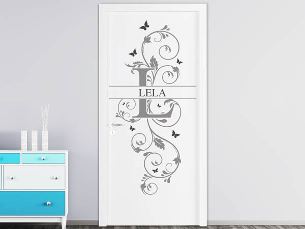Wandtattoo Namensschild Lela auf einer Tür
