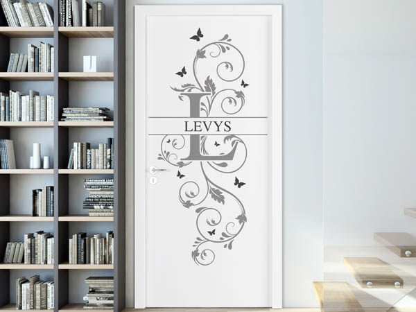 Wandtattoo Namensschild Levys auf einer Tür