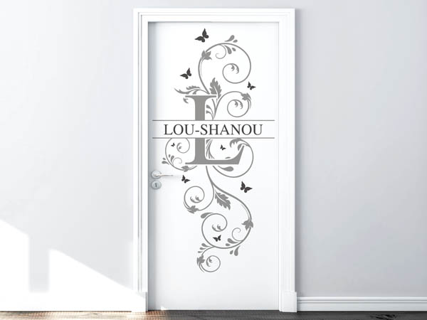 Wandtattoo Namensschild Lou-Shanou auf einer Tür