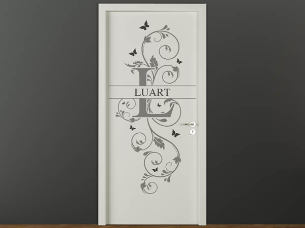 Wandtattoo Namensschild Luart auf einer Tür