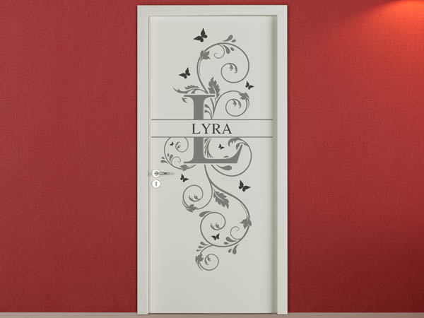 Wandtattoo Namensschild Lyra auf einer Tür