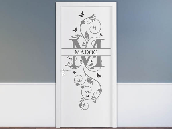 Wandtattoo Namensschild Madoc auf einer Tür