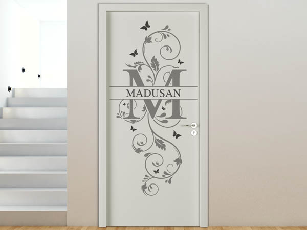 Wandtattoo Namensschild Madusan auf einer Tür