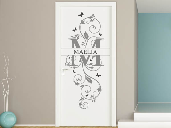 Wandtattoo Namensschild Maelia auf einer Tür