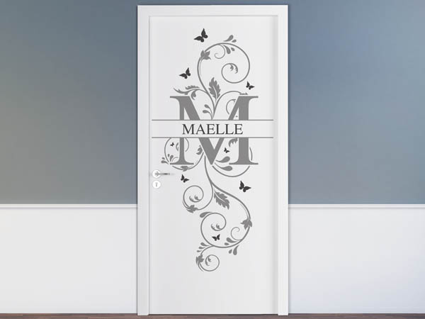 Wandtattoo Namensschild Maelle auf einer Tür