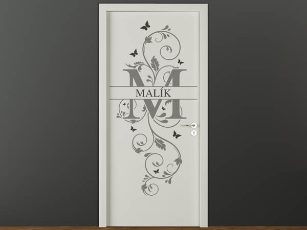 Wandtattoo Namensschild Malík auf einer Tür