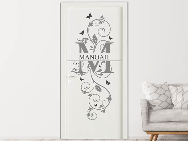 Wandtattoo Namensschild Manoah auf einer Tür