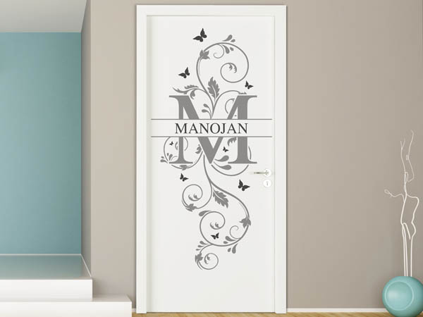 Wandtattoo Namensschild Manojan auf einer Tür